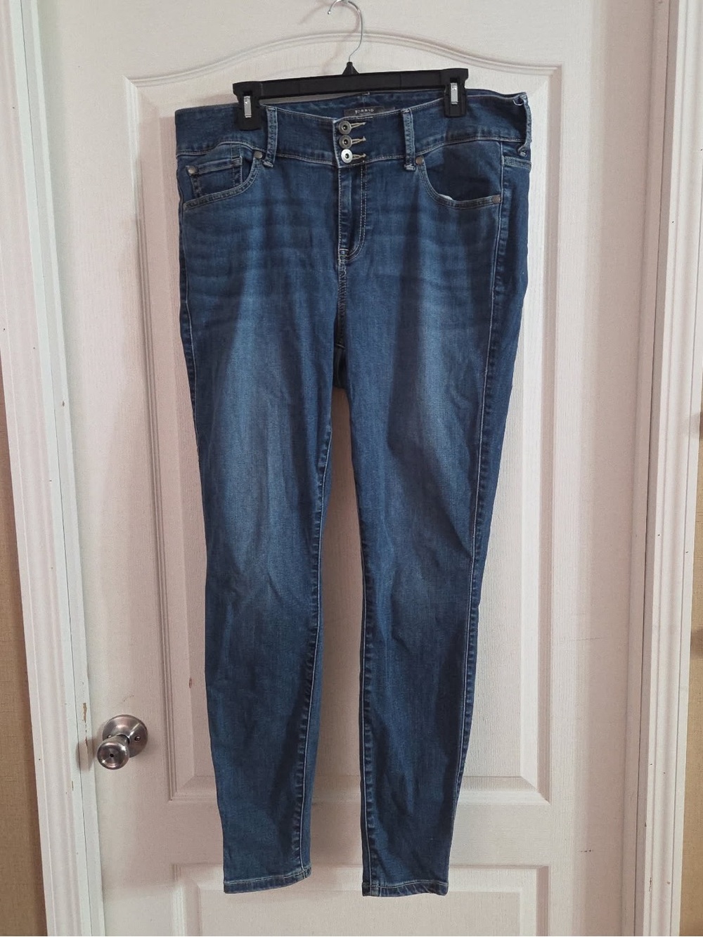 Torrid Women’s Super Soft Jegging Jeans Sz 16 Tall. JY-270